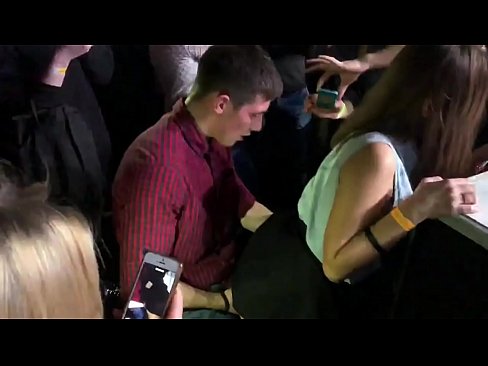 ❤️ Sesso reale in un nightclub russo. Ragazza russa di 18 anni nell'ano e nella vagina scopata in un nightclub ️ Porno analeal it.sexygirlspics.ru ❌️